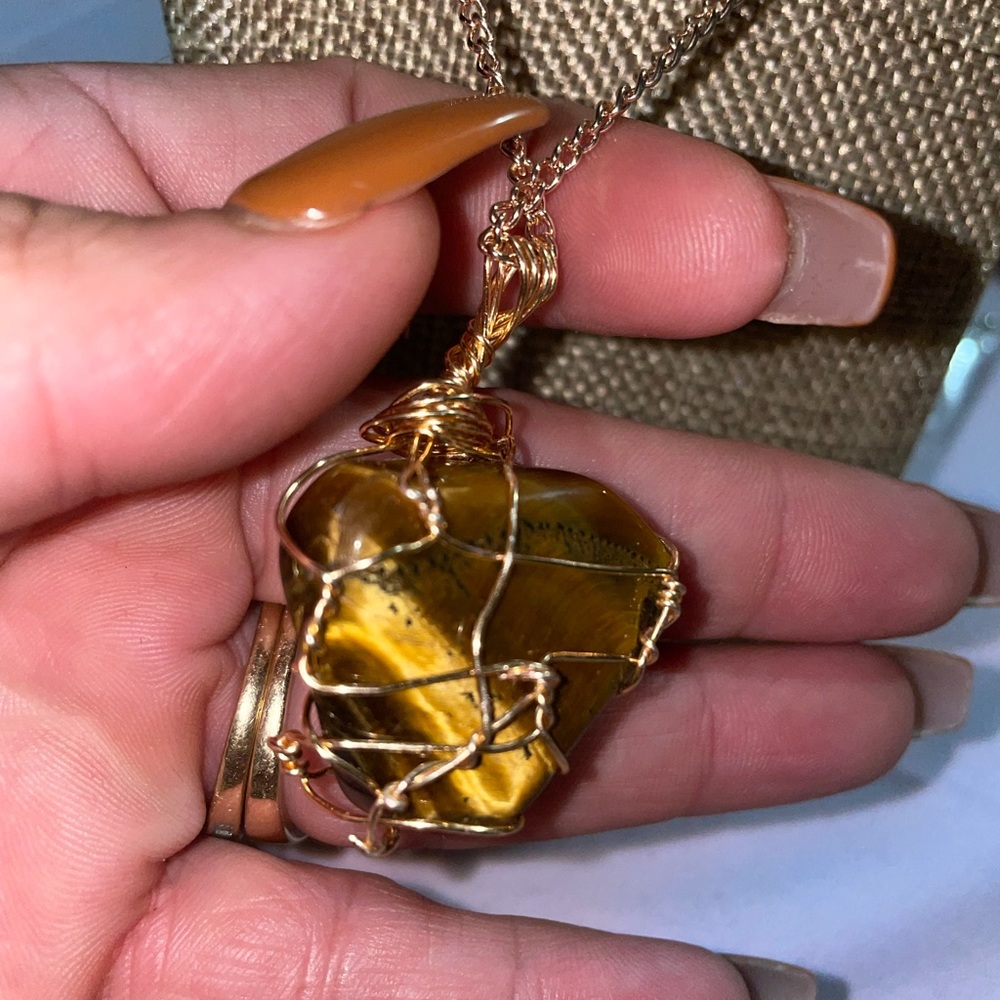 Tigger eye crystal necklace NWT